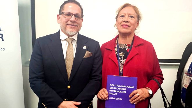 Juan Carlos Aveiga, ministro de Salud Pública; María de Lourdes Velasco, presidenta de la FEDE.
